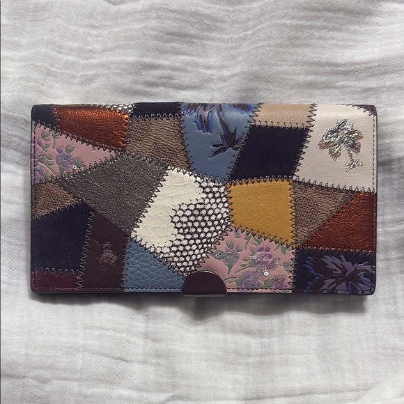 PRELOVED Coach Dreamer Wallet With Signature Patchwork - Picture 2 of 14